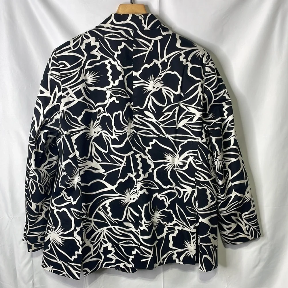 Laura Scott good preowned